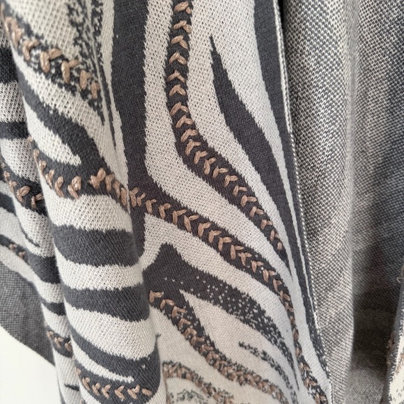 Chico's Women's Ruana Wrap Poncho Zebra Stripe Gray Embroidered Open Front S/M - Picture 5 of 9